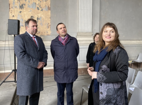 Ministr kultury Baxa navštívil uherskohradišťskou věznici, Slovácké divadlo i muzeum