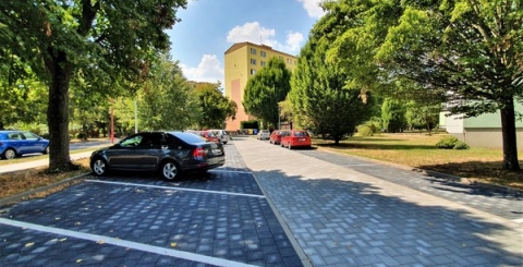 Další parkovací plochy ve Štěpnicích se dočkaly nového povrchu