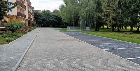 Další parkovací plochy ve Štěpnicích jsou opravené, přibyla také parkovací místa