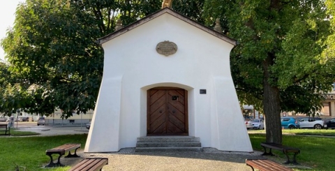 Dveře na kapličce sv. Šebestiána jsou zpět v plné kráse