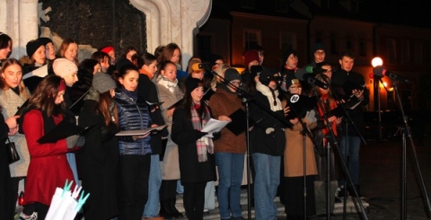 34. výročí sametové revoluce si lidé v Uherském Hradišti připomněli tradičním zpíváním U Rozárky