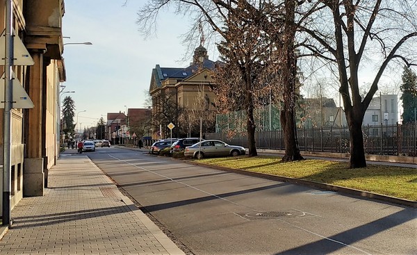 Parkování na Komenského náměstí a v části ulice Svatováclavská se v roce 2021 změní