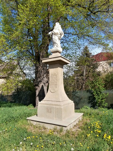Barokní socha Panny Marie Bolestné nově ošetřena