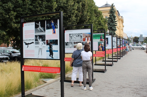 Výstava Olympijské okamžiky je od tohoto týdne ke zhlédnutí na Palackého náměstí