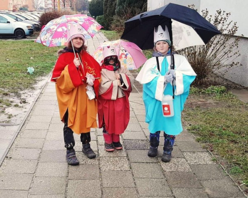 Děti s deštníky - Tříkrálová sbírka