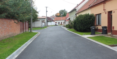 Město opravilo ulici Za Kovárnou v Sadech