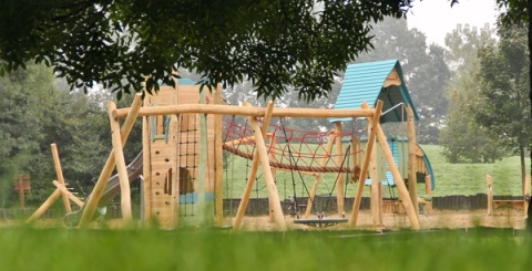 Obnovili jsme dětská hřiště v Kunovském lese a v Jarošově Na Návsi