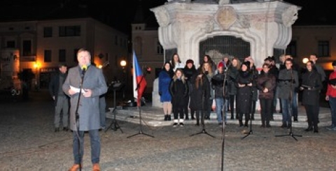 Letošní oslavy 17. listopadu v Uherském Hradiště měly tři dějství