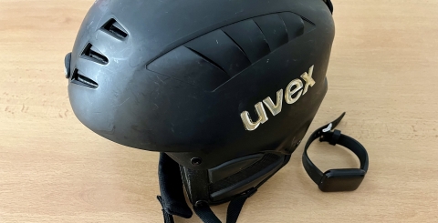 Lyžařská helma zn. Uvex, hodinky / Ztráty a nálezy